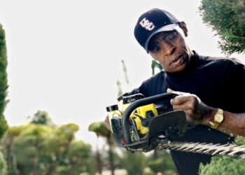 Pearl Fryar, a Picasso of Plants, Dies at 86