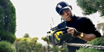 Pearl Fryar, a Picasso of Plants, Dies at 86