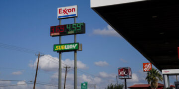 A Record Jump in U.S. Gasoline Prices Is Squeezing Consumers