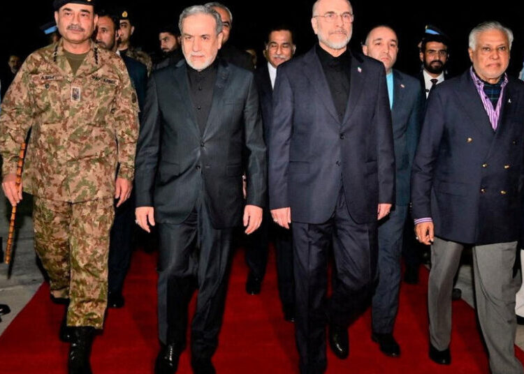 Iran Looks to Project Unity With Large Delegation to Peace Talks