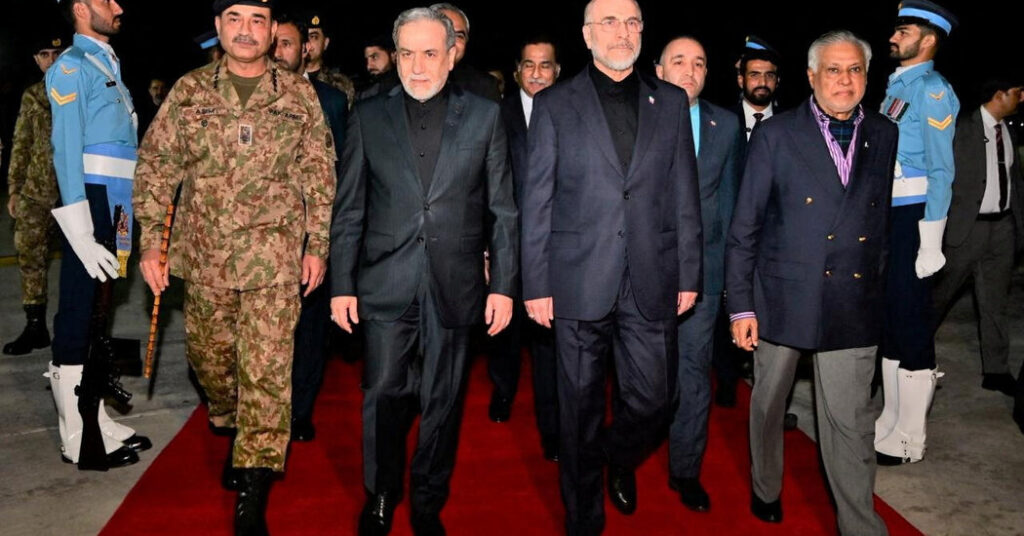 Iran Looks to Project Unity With Large Delegation to Peace Talks