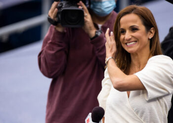 The Athletic Investigates Conduct of Reporter Photographed With N.F.L. Coach