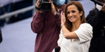 The Athletic Investigates Conduct of Reporter Photographed With N.F.L. Coach