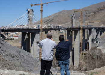 Iran Tries to Grasp Economic Devastation of War, and Find a Way Past It