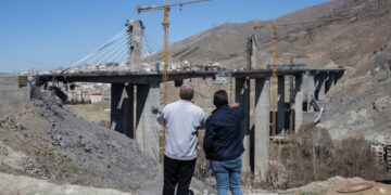 Iran Tries to Grasp Economic Devastation of War, and Find a Way Past It