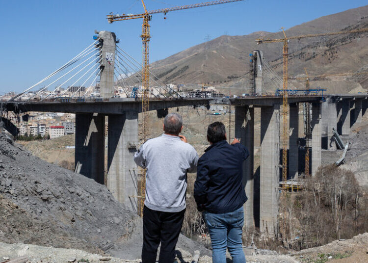 Iran Tries to Grasp Economic Devastation of War, and Find a Way Past It