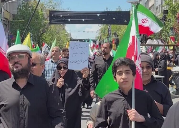 Many Iranians Are Glad the Fighting Has Paused. Some Hard-liners Aren’t.