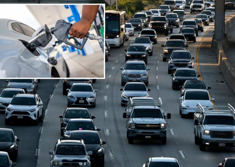 Automakers trade group urges government to scrap gas tax, replace it with vehicle weight fee