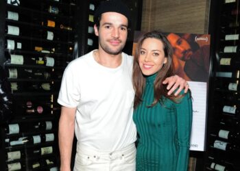 Aubrey Plaza pregnant with her first baby 1 year after husband’s death: report