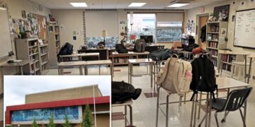 Washington state teacher flashed topless pics to class full of students during PowerPoint presentation