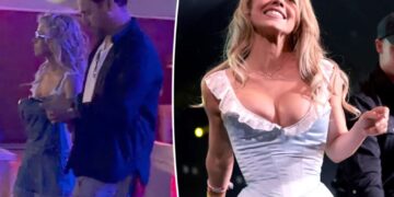 Sydney Sweeney lets loose on boyfriend Scooter Braun’s shoulders at Stagecoach