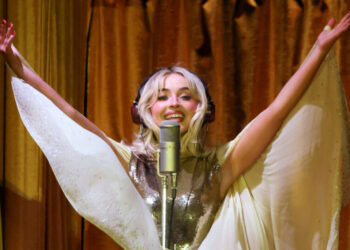 Sabrina Carpenter Apologizes for Mocking Arabic Call at Coachella