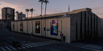 Hollywood Heavyweights Sign Letter Opposing Paramount’s Deal for Warner Bros.