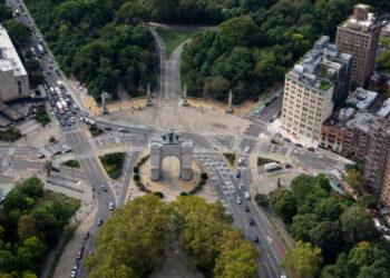 Can This Chaotic Brooklyn Plaza Be Car-Free? Mamdani Says Yes.