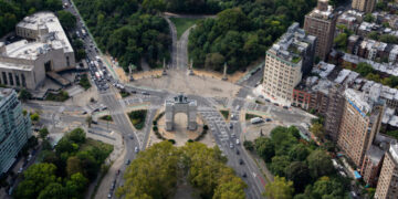 Can This Chaotic Brooklyn Plaza Be Car-Free? Mamdani Says Yes.