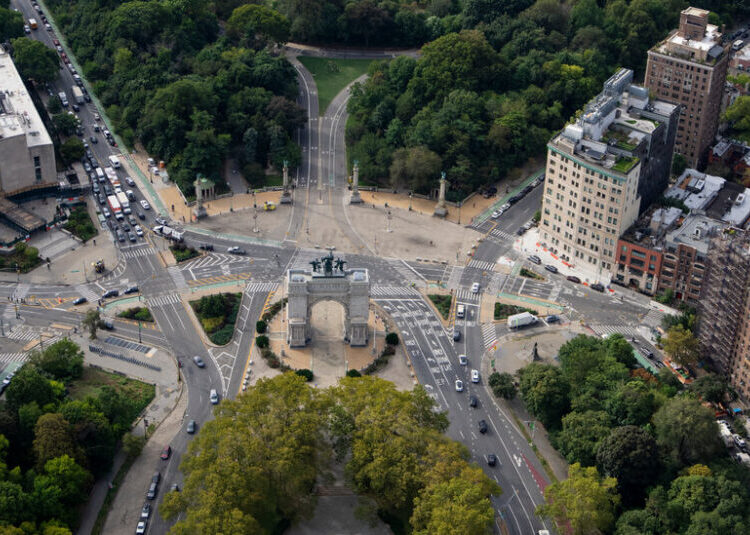 Can This Chaotic Brooklyn Plaza Be Car-Free? Mamdani Says Yes.