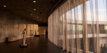 Daring and Dazzling, a New LACMA Floats Above Los Angeles