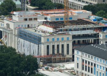 Prosecutors Make Surprise Visit to Fed as Pirro Defends Investigation