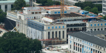 Prosecutors Make Surprise Visit to Fed as Pirro Defends Investigation