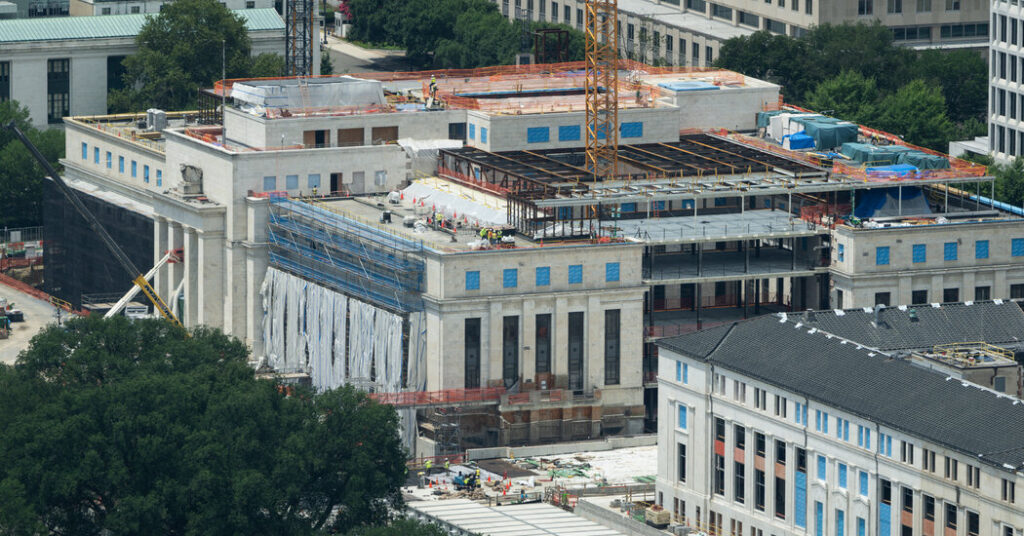 Prosecutors Make Surprise Visit to Fed as Pirro Defends Investigation