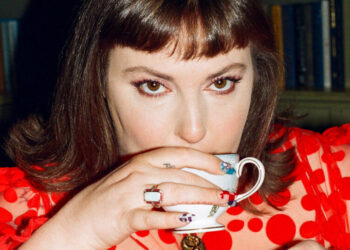 In ‘Famesick,’ Lena Dunham Diagnoses Celebrity, Illness and Herself