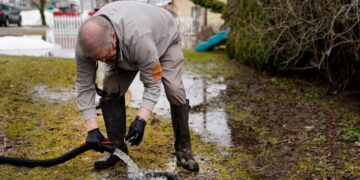 Residents Told to Evacuate After Michigan Levee Breached