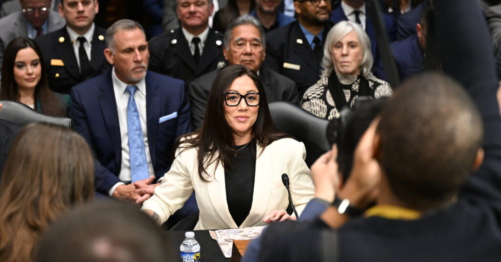 Labor Dept. Investigates Texts Among Secretary’s Family and Staff