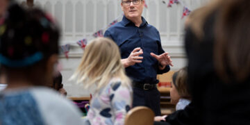 Starmer Summons U.S. Social Media Companies Over Child Safety Online