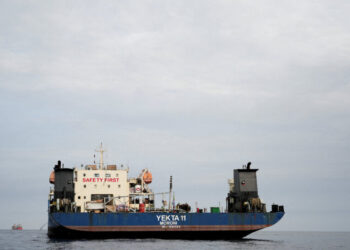 Iran-Linked Ships Slow or Stop as U.S. Blockade Is ‘Fully Implemented’