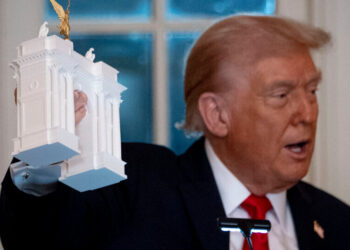 Panel Advances Trump’s Triumphal Arch, Even as Key Member Suggests Changes