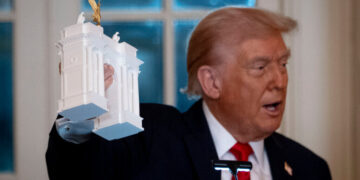 Panel Advances Trump’s Triumphal Arch, Even as Key Member Suggests Changes