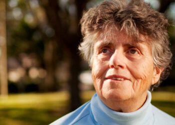 Iris Long, Scientific Mentor to AIDS Activists, Dies at 92