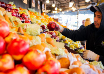 White House Shrugs Off Shaky Economy as War Exceeds Trump’s Timeline