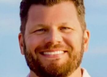 This founder was an AI layoff 9 months ago. Then he built an instantly profitable company with 2 partners and 12 agents