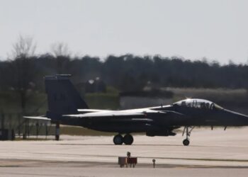 U.S. military continues frantic search for missing F-15 airman shot down over Iran, while Tehran calls on public to find ‘enemy pilot’