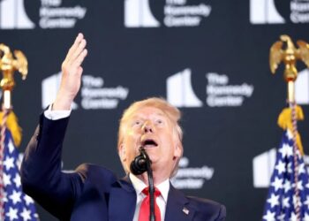 Trump disturbs onlookers by invoking God in new ‘deranged’ threat to ‘reign down hell’