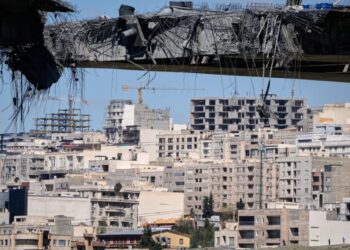 Trump Again Threatens to Bomb Iran’s Power Plants if Strait of Hormuz Not Open by Tuesday