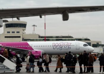 Italy sets jet fuel limits at some airports on supply gap