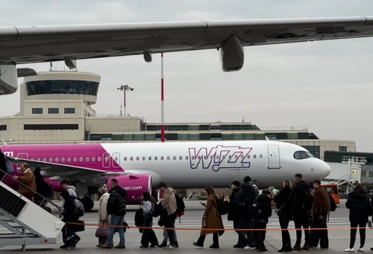 Italy sets jet fuel limits at some airports on supply gap