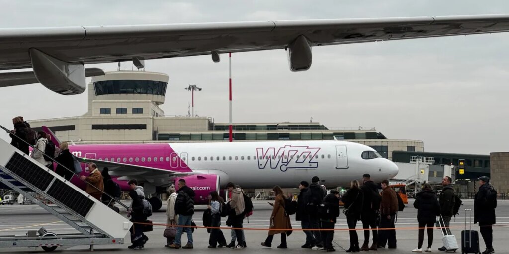 Italy sets jet fuel limits at some airports on supply gap