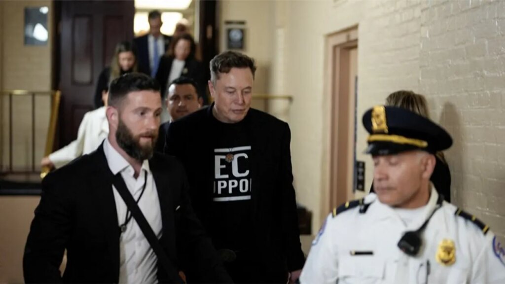 Musk’s armed bodyguards allowed to roam federal buildings without training: report