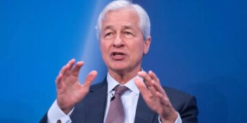 JPMorgan CEO Jamie Dimon predicts AI will cut the workweek down to 3.5 days—and tells Gen Z developing EQ is more important than ever