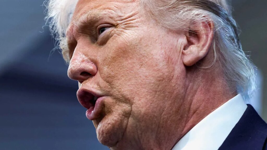 ‘Give it up or go to jail’: Trump issues open threat to journalist at White House event