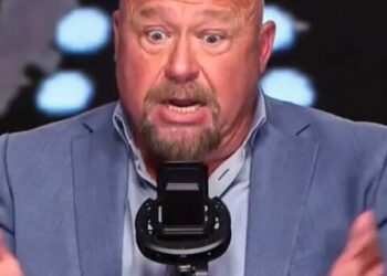‘Fiasco’: Alex Jones in disbelief as Trump’s ‘ceasefire falling apart’