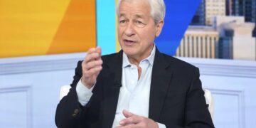 Jamie Dimon says the best teams work like Navy SEALs, not sprawling ‘flat’ corporations