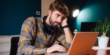 White-collar workers are quietly rebelling against AI as 80% outright refuse adoption mandates