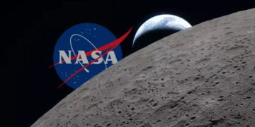 As Astronauts Visit the Moon, NASA Insider Says Agency Is in Shambles Behind the Scenes