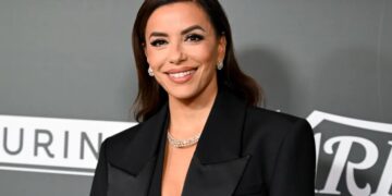 Eva Longoria says she refused to be a ‘struggling actor’—so she worked part time as a headhunter, closing deals from her soap opera dressing room