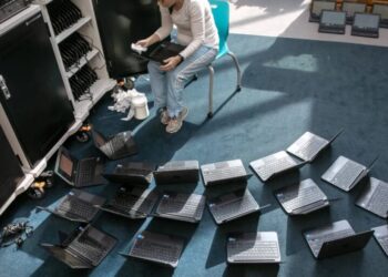 Schools across America are quietly admitting that screens in classrooms made students worse off and are reversing years of tech-first policies