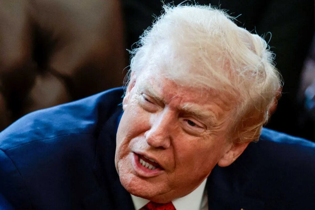 Ex-White House doctor urges Trump to seek medical help after he shares violent video